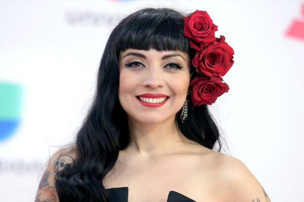 Descargar archivos MIDI y MP3 Karaoke de Mon Laferte para piano, teclado y producción musical